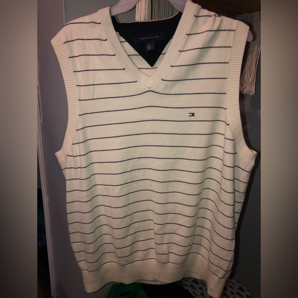 ✨2 for $25✨ Tommy Hilfiger striped sweater vest perfect condition size large - Picture 2 of 4